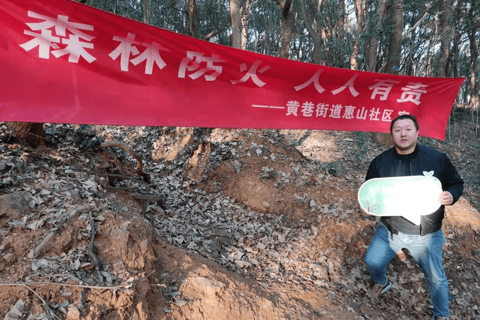 劉潭服裝參加街道森林防滅火巡查