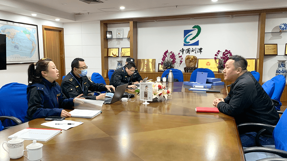 區(qū)應(yīng)急管理局聯(lián)合梁溪消防對劉潭服裝進(jìn)行安全檢查