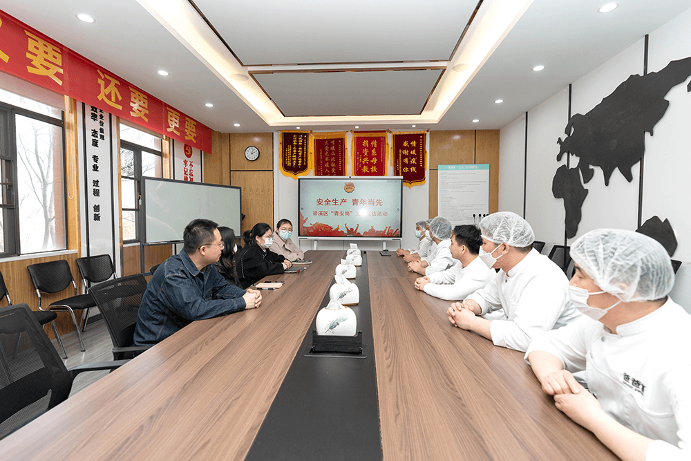 劉潭服裝聯(lián)合爸爸糖餐飲開展青安崗互學互訪活動