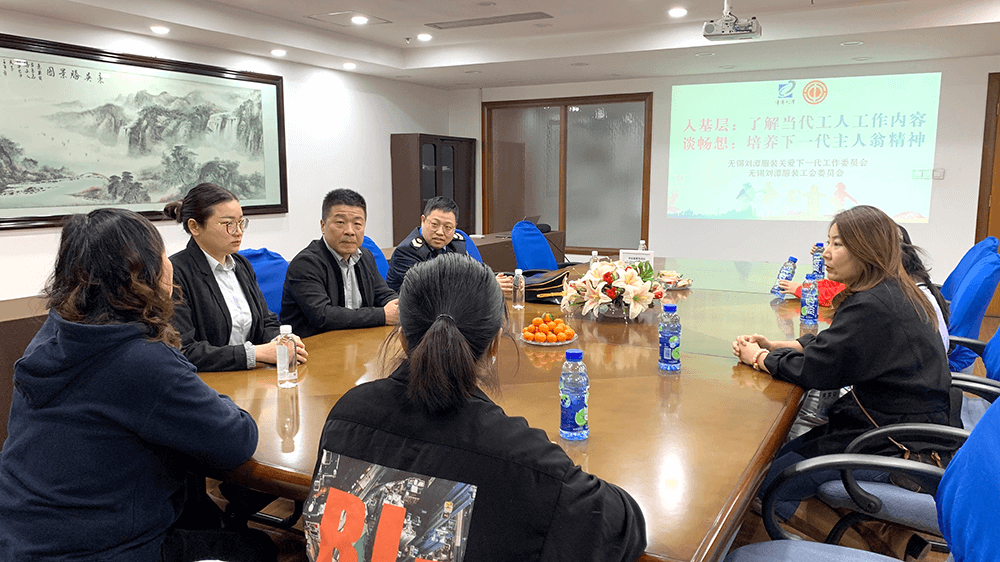 劉潭服裝關(guān)愛下一代