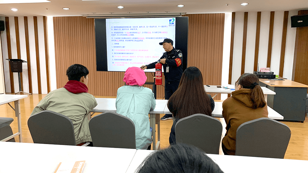 劉潭服裝開(kāi)展新員工培訓(xùn)