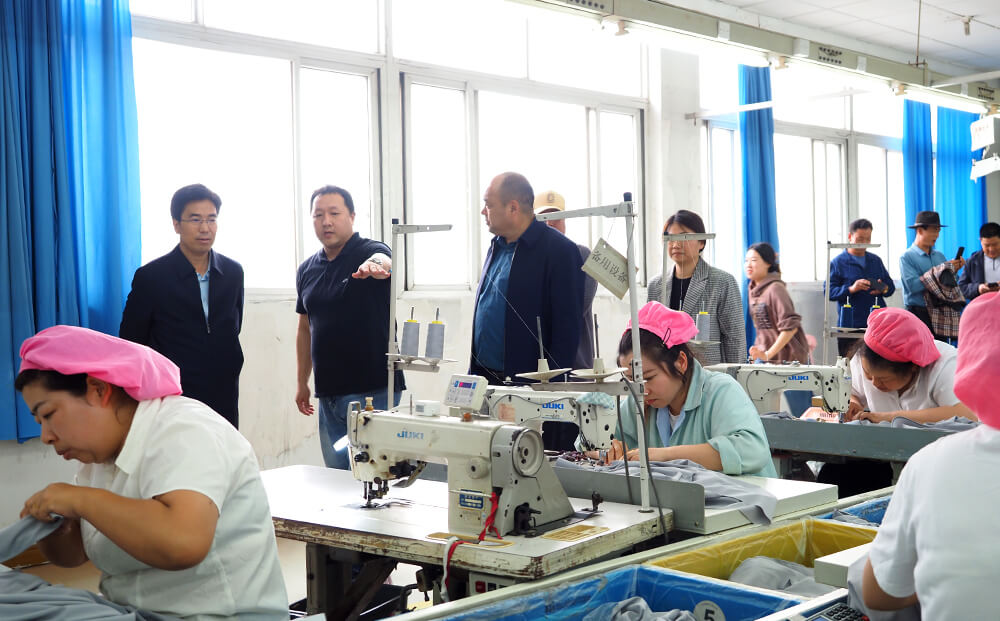 熱烈歡迎道幃鄉(xiāng)黨政代表團(tuán)蒞臨劉潭服裝調(diào)研指導(dǎo)