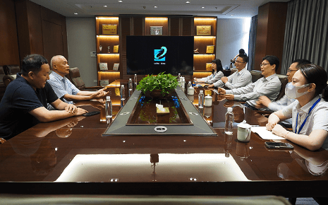 銀行進企業(yè) 金融助發(fā)展——熱烈歡迎江蘇銀行領(lǐng)導(dǎo)走訪調(diào)研劉潭服裝