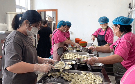 “夏至，幸福至”劉潭服裝全廠員工一起吃餛飩