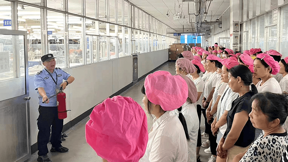 劉潭服裝開(kāi)展特殊工種員工夏季消防安全培訓(xùn)