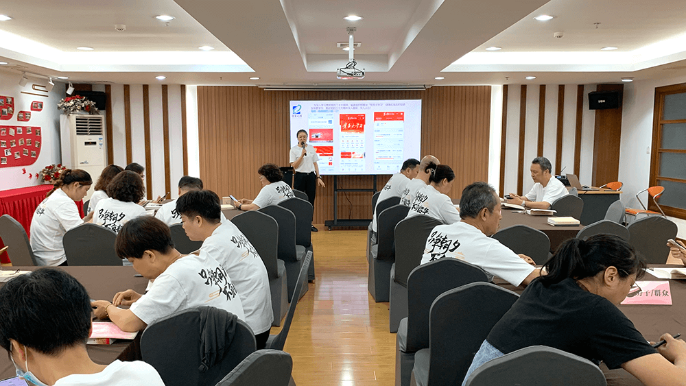 劉潭服裝扎實(shí)開展黨組織生活會