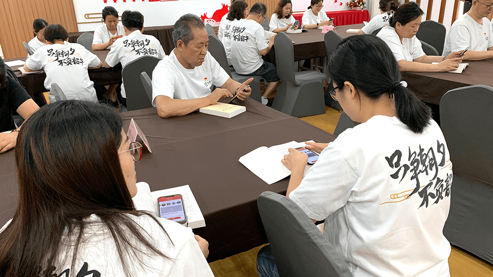 劉潭服裝扎實(shí)開展黨組織生活會