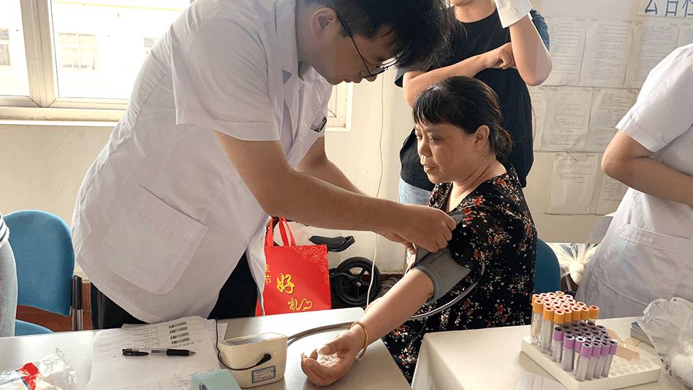 劉潭服裝家醫(yī)進企業(yè)