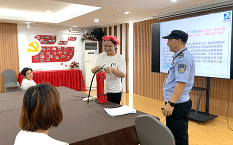 劉潭服裝為企業(yè)新員工開展崗前安全培訓