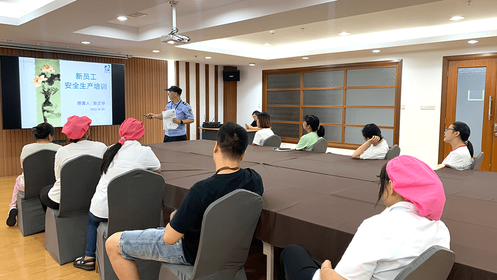 劉潭服裝開展崗前安全培訓(xùn)