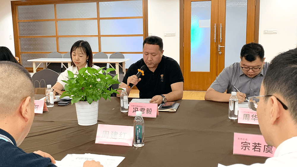 劉潭服裝總經(jīng)理馮君毅當選黃巷街道商會理事會會長