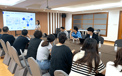 劉潭服裝：領(lǐng)域企業(yè)共話人工智能產(chǎn)業(yè)未來(lái)