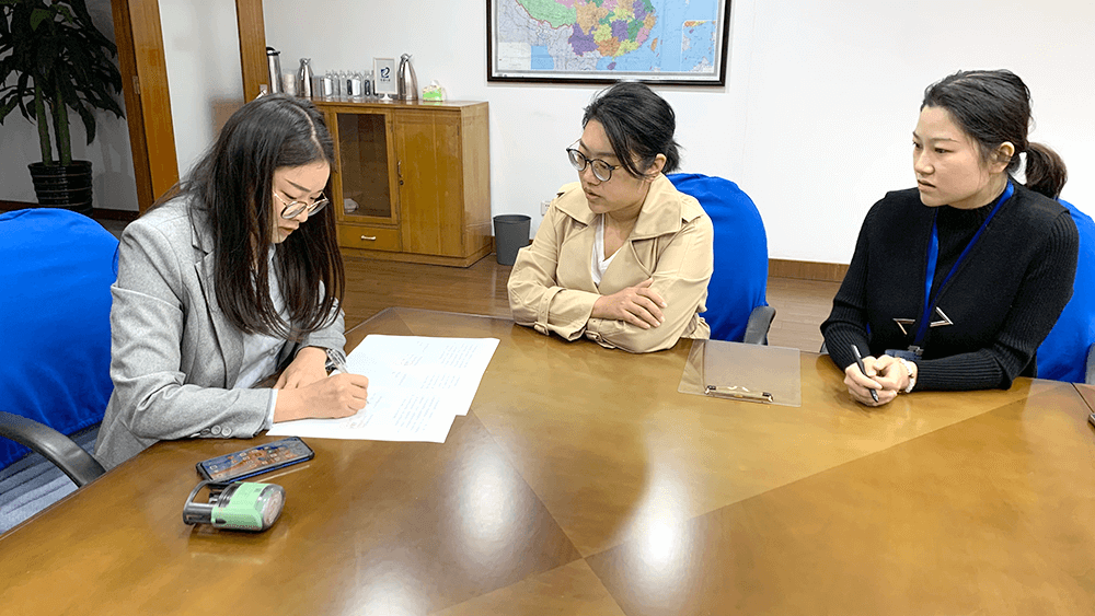 劉潭服裝社企簽約