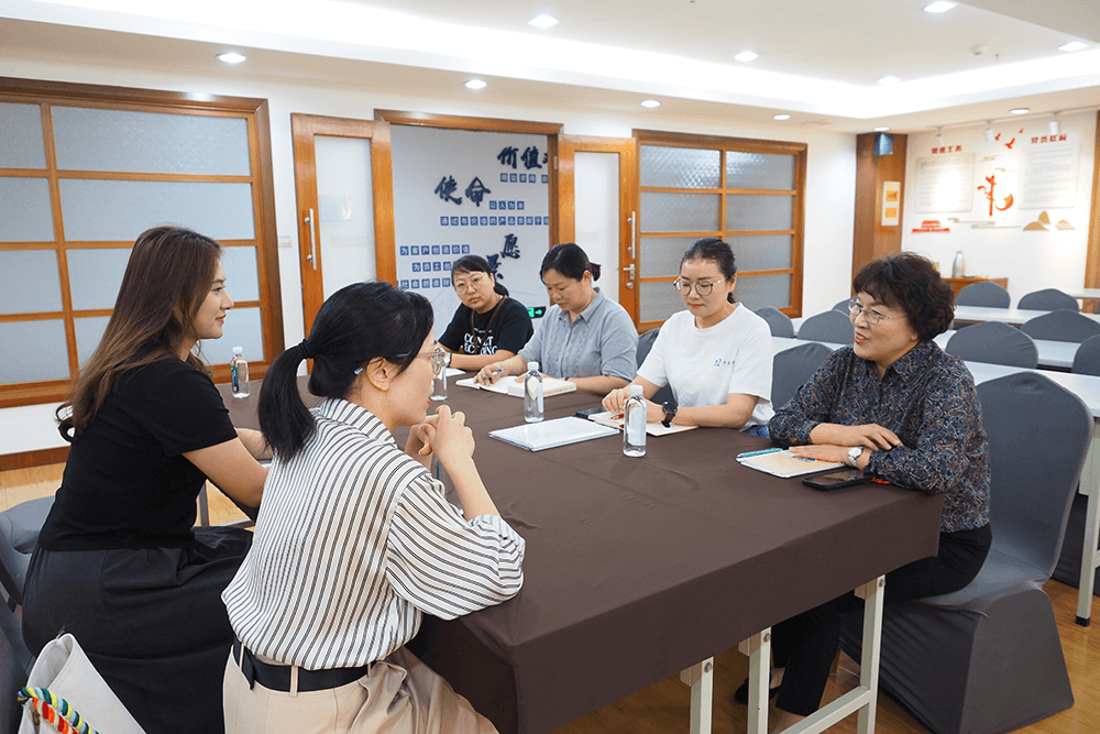 街道組織委員到劉潭服裝指導(dǎo)黨建工作