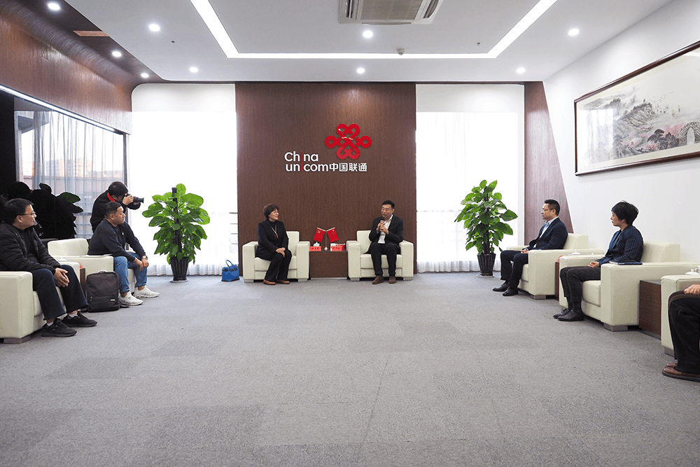 劉潭服裝與無錫聯(lián)通、銳界科技簽署戰(zhàn)略合作協(xié)議