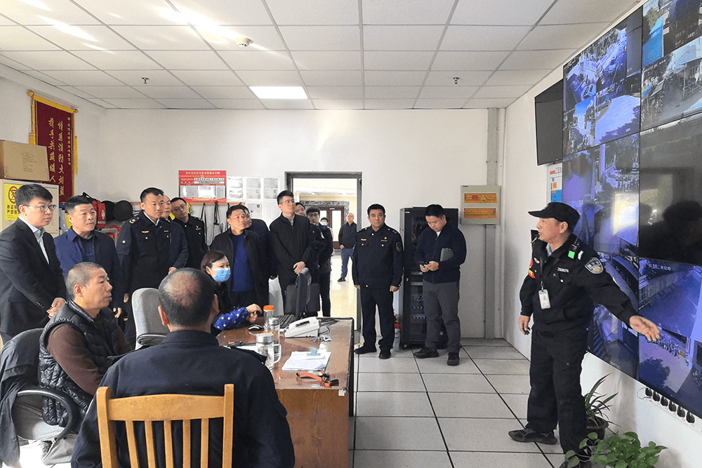 區(qū)領(lǐng)導(dǎo)帶隊(duì)到劉潭服裝開(kāi)展消防安全專項(xiàng)檢查