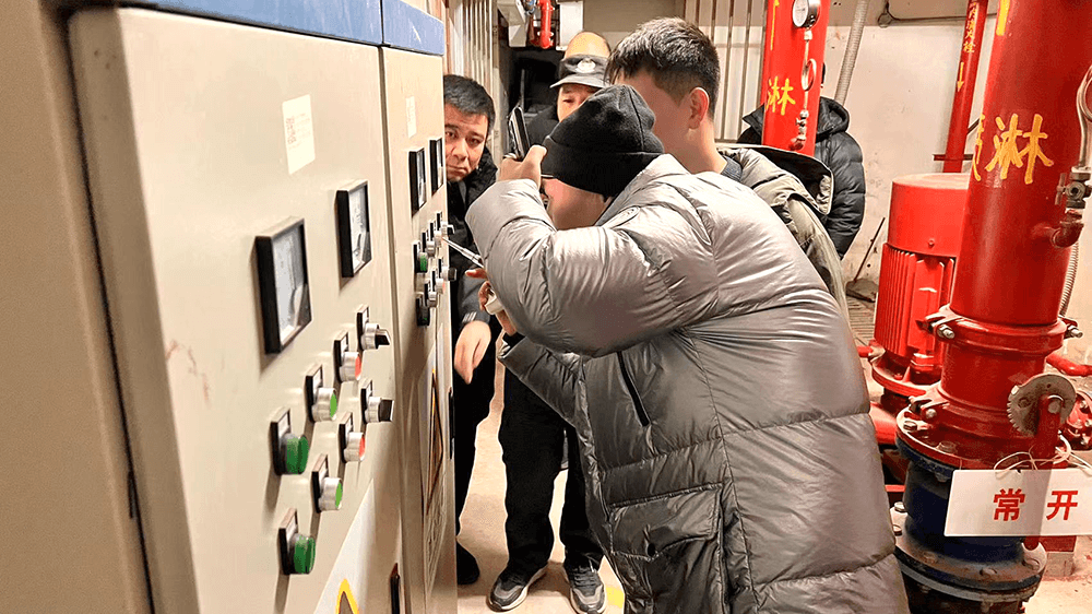 市安全生產(chǎn)督導組對劉潭服裝開展安全生產(chǎn)檢