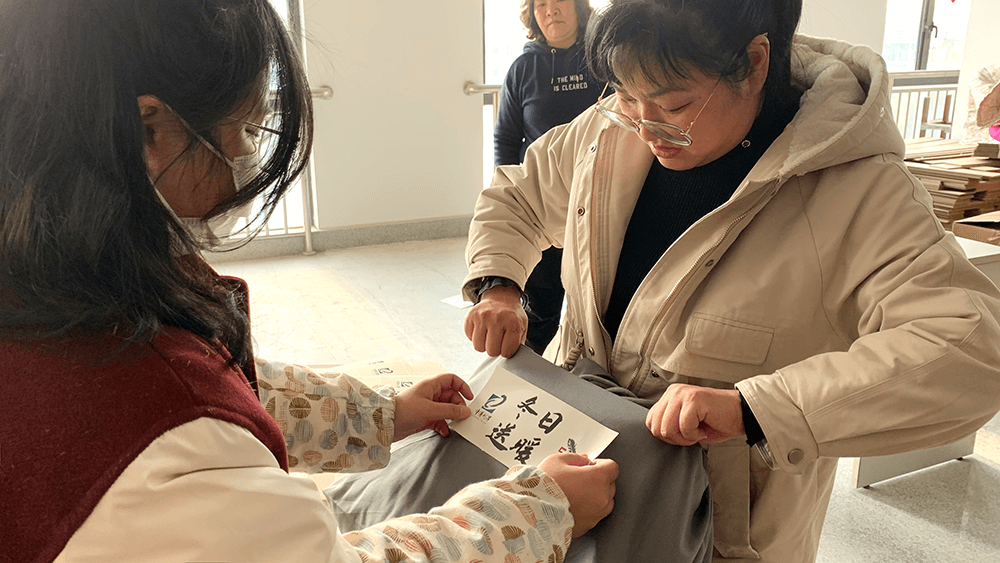 劉潭服裝持續(xù)開展冬日送暖、愛心捐贈活動