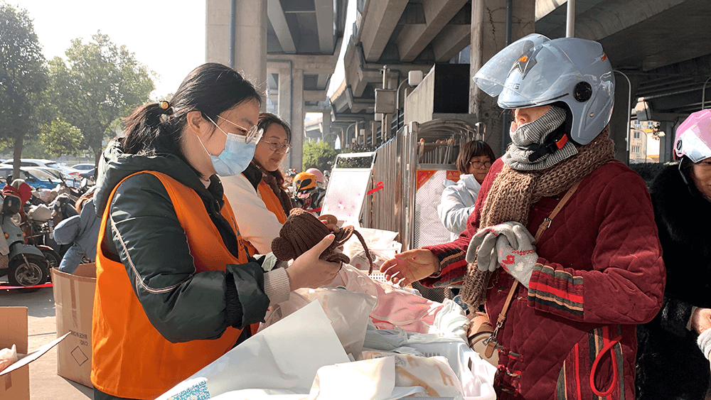 劉潭服裝新年送福利冬季童裝特賣(mài)