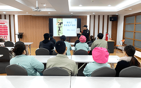 劉潭服裝：為企業(yè)高質(zhì)發(fā)展注入“新鮮血液”