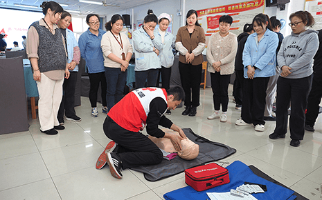 劉潭服裝組織開(kāi)展應(yīng)急救護(hù)培訓(xùn)