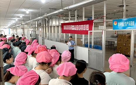 劉潭服裝:強(qiáng)化安全防護(hù)意識(shí) 牢筑節(jié)前安全防線 劉潭服裝:強(qiáng)化安全防護(hù)意識(shí) 牢筑節(jié)前安全防線