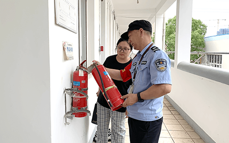 安全家園你我共建——?jiǎng)⑻斗b開展宿舍安全檢查