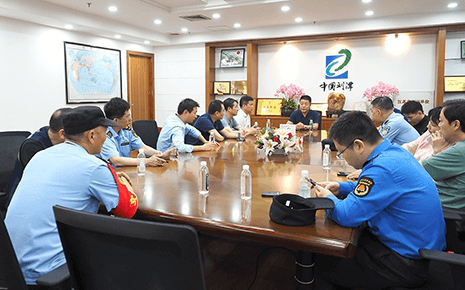 聯(lián)合檢查組到劉潭服裝開展安全檢查