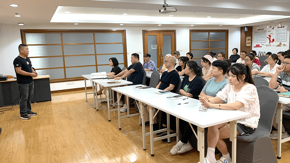 劉潭服裝召開7月份安全生產(chǎn)工作部署會(huì)議