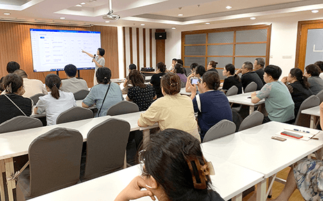 劉潭服裝開展績效管理培訓(xùn)會議