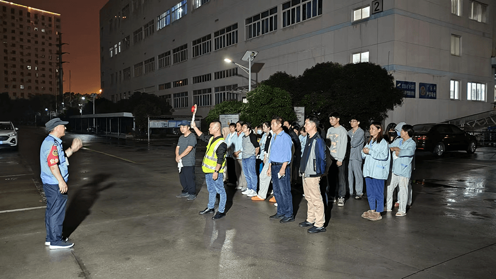 劉潭服裝開展夜間宿舍樓應(yīng)急逃生演練