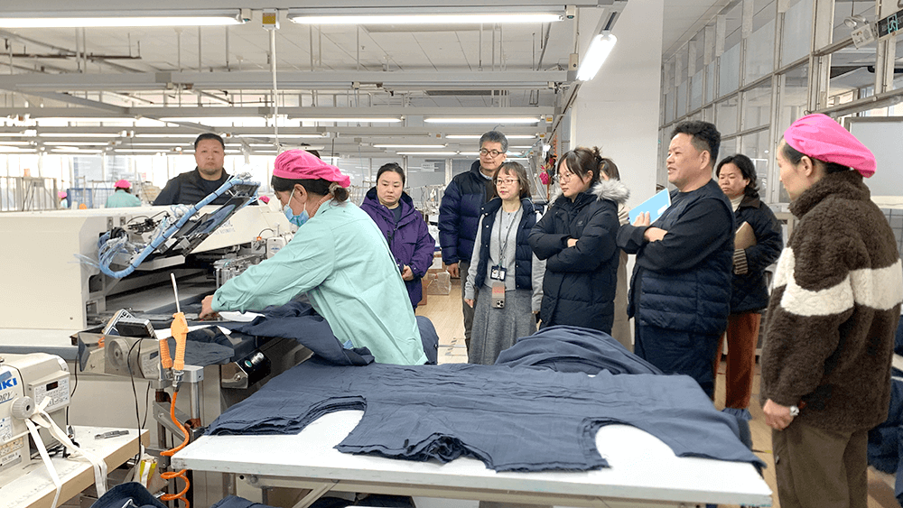 劉潭服裝熱情接待良品客戶(hù)參觀考察：共謀合作發(fā)展新篇章