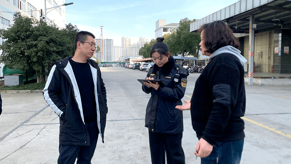 區(qū)環(huán)保局到劉潭服裝開展專項檢查