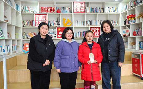 劉潭服裝：溫情慰問送春風(fēng)，困境兒童笑顏開