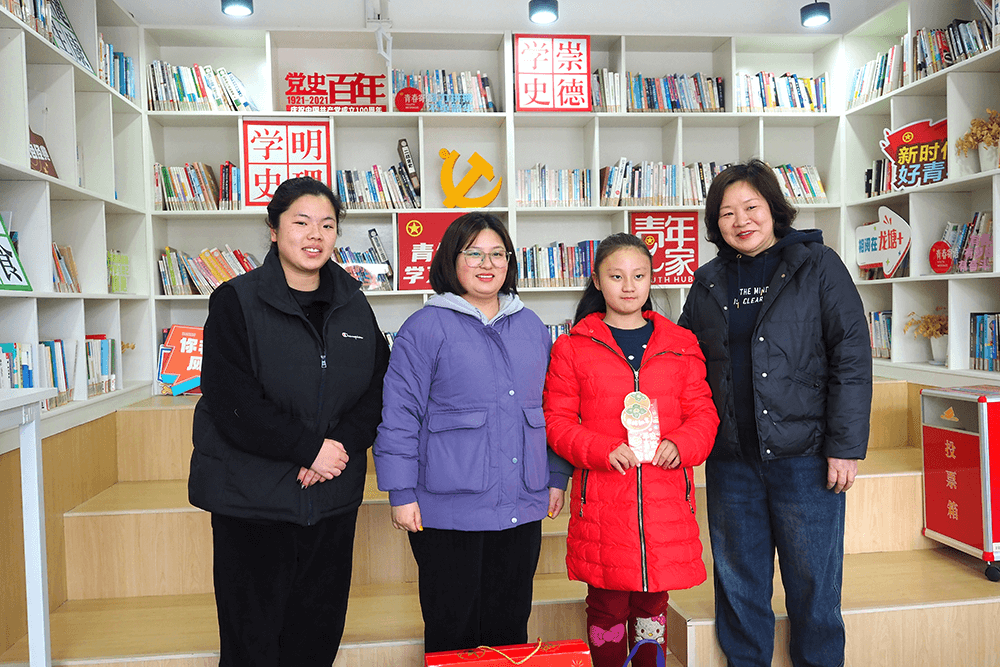 劉潭服裝：溫情慰問送春風，困境兒童笑顏開