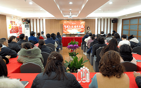 智造未來(lái)，攜手共贏！劉潭服裝舉行2025年績(jī)效簽約儀式