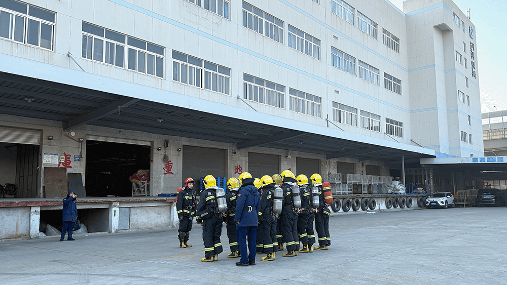 劉潭服裝：消防演練進(jìn)企業(yè)，共筑安全生產(chǎn)&ldquo;防火墻&rdquo;