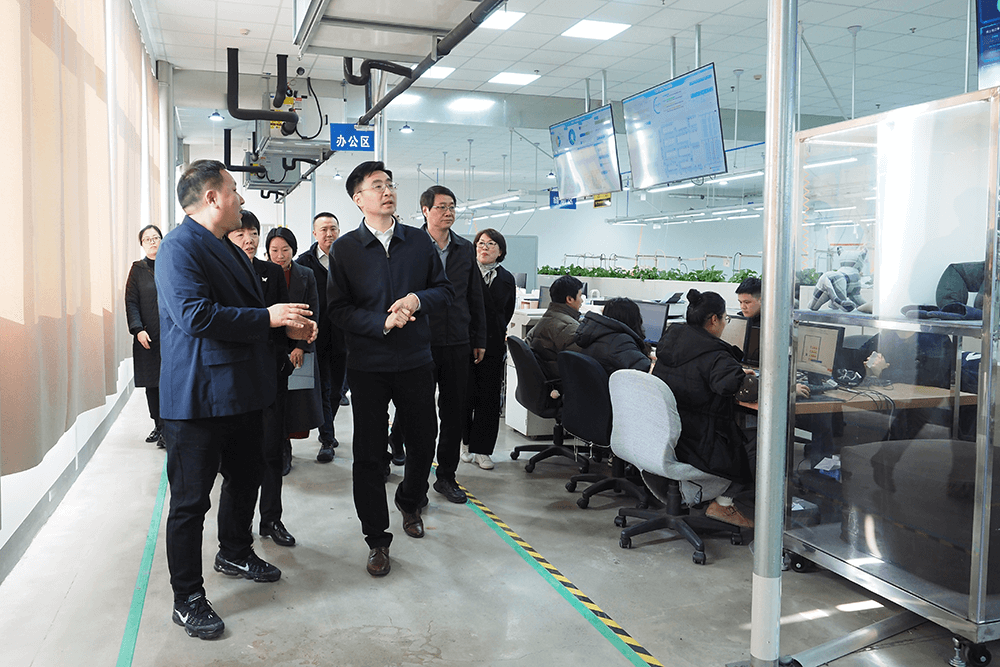 熱烈歡迎無錫市副市長(zhǎng)孫瑋帶隊(duì)蒞臨劉潭服裝參觀指導(dǎo)工作