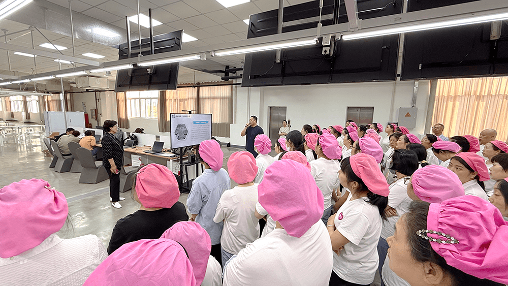 劉潭服裝三樓智能車(chē)間投入使用：開(kāi)啟智能制造新征程