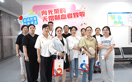 熱血濃情 奉獻(xiàn)擔(dān)當(dāng)——?jiǎng)⑻斗b員工積極參與無(wú)償獻(xiàn)血活動(dòng)