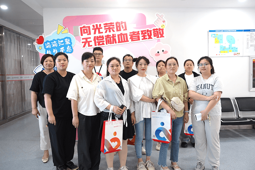 熱血濃情 奉獻(xiàn)擔(dān)當(dāng)&mdash;&mdash;劉潭服裝員工積極參與無(wú)償獻(xiàn)血活動(dòng)