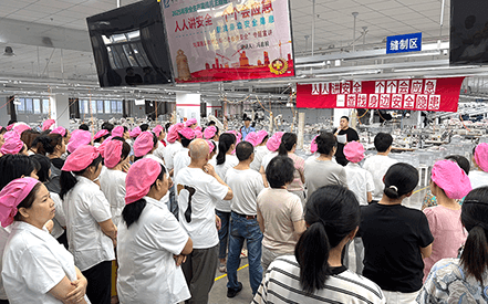 劉潭服裝深化安全生產(chǎn)月活動(dòng)：企業(yè)責(zé)任人講安全 實(shí)戰(zhàn)演練強(qiáng)技能