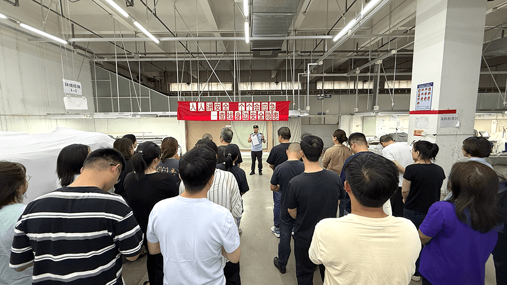 劉潭服裝：安全生產(chǎn)月培訓(xùn)進(jìn)車間，安全示范保平安