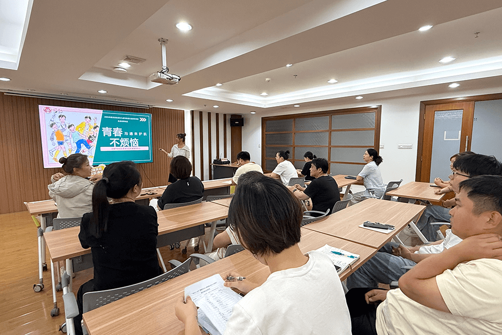 區(qū)婦聯(lián)走進劉潭服裝，共話家庭教育新篇