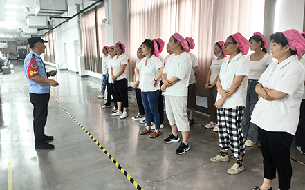 劉潭服裝：筑牢夏季安全生產(chǎn)防線