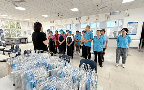 劉潭服裝：雙重關(guān)懷護(hù)“后方” 清涼安全送食堂