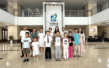 社區(qū)親子探秘“衣”世界！家庭參觀團(tuán)走進(jìn)劉潭服裝