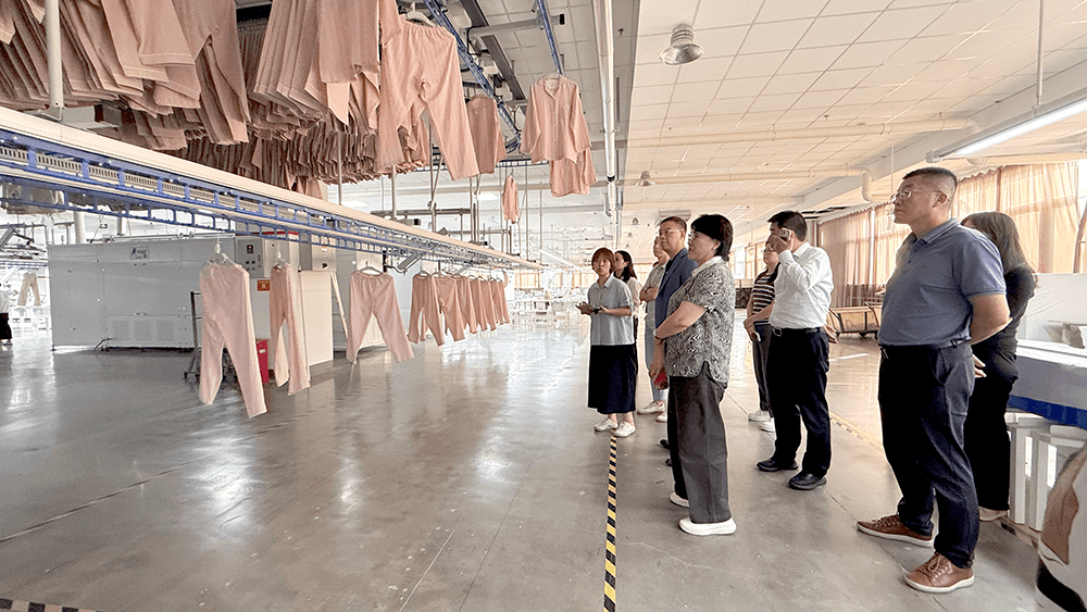 劉潭服裝迎來投資考察團(tuán)：共謀產(chǎn)業(yè)升級(jí)新方向
