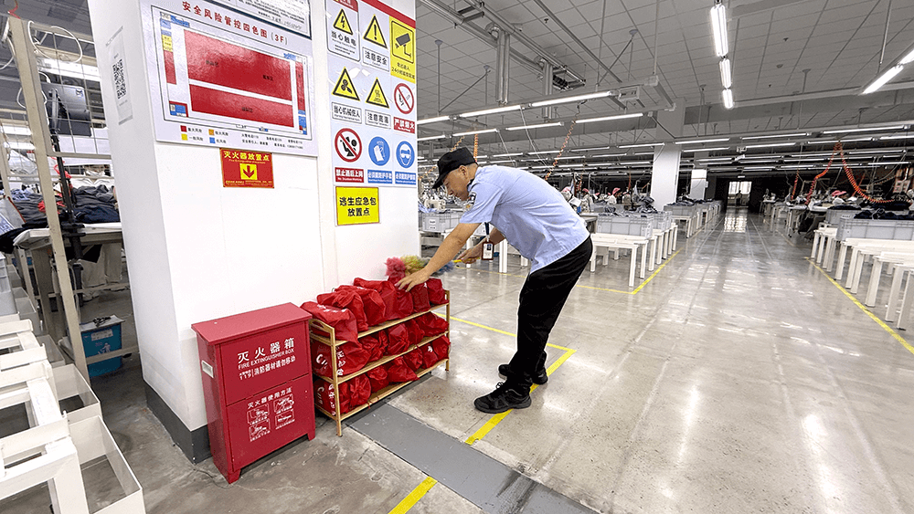 劉潭服裝：秋季消防設(shè)備檢查維護(hù)筑牢車間安全防線