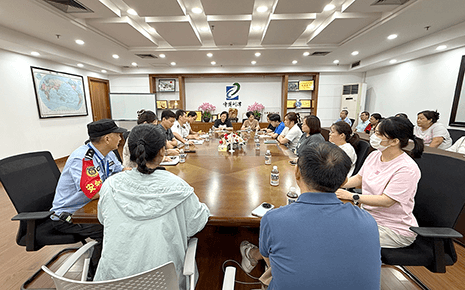 衛(wèi)健委深入劉潭服裝開展健康科普與調(diào)研活動(dòng)